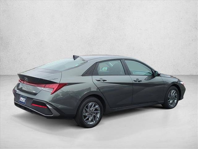 Used 2025 Hyundai Elantra Hybrid FWD image 5