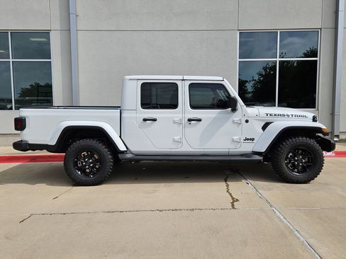 New 2026 Jeep Gladiator Sport AWD/4WD image 2