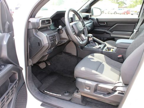 Used 2024 Toyota Tacoma SR5 AWD/4WD image 10