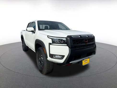 Used 2026 Nissan Frontier PRO-4X AWD/4WD image 3