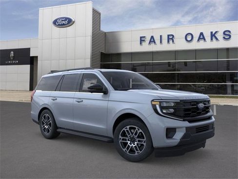 New 2025 Ford Expedition Active image 7