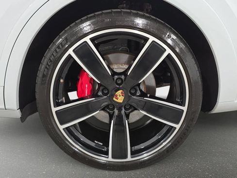 Certified 2022 Porsche Cayenne GTS AWD/4WD image 29