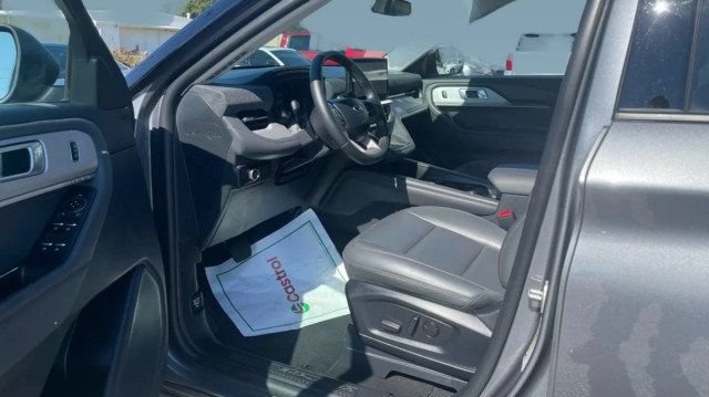 Used 2025 Ford Explorer Active w/ Active Comfort Package RWD image 10