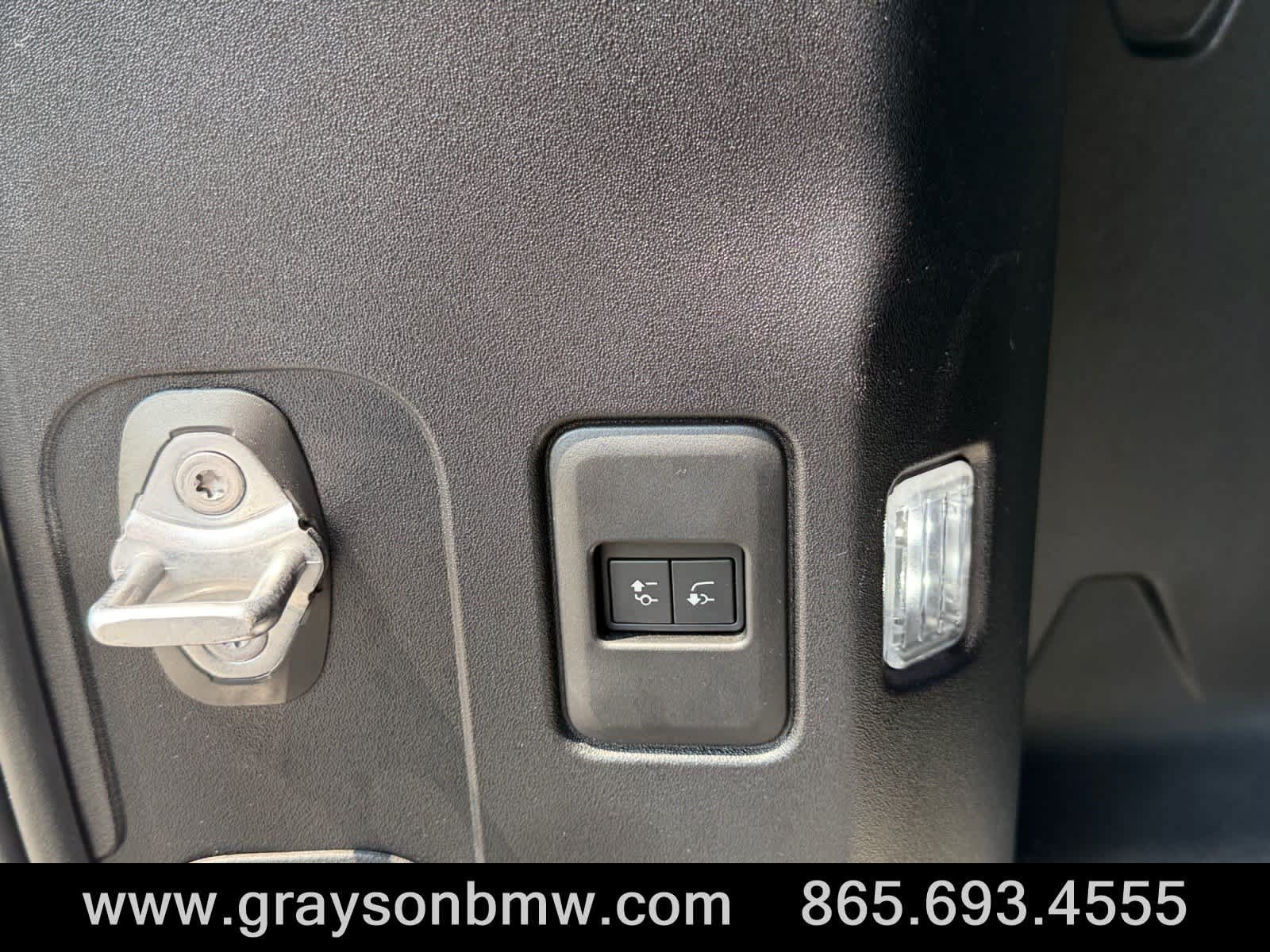 Used 2024 Land Rover Defender 110 V8 AWD/4WD image 19