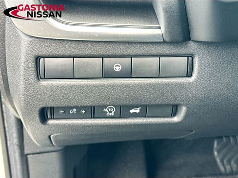 Used 2024 Nissan Rogue SV AWD/4WD image 13
