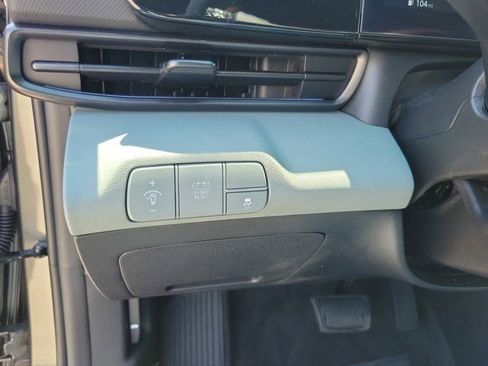 Used 2025 Hyundai Elantra Limited image 17