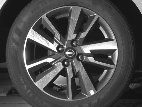 Used 2025 Nissan Versa SV FWD image 15