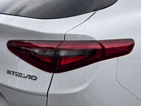 Used 2022 Alfa Romeo Stelvio Veloce AWD/4WD image 8