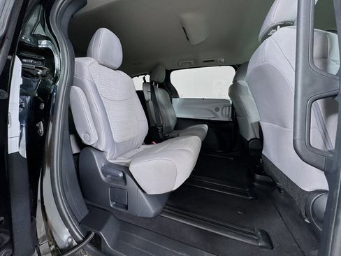 Certified 2026 Toyota Sienna LE FWD image 27