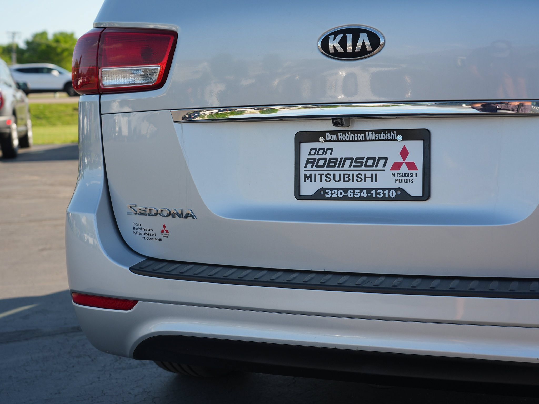 Used 2018 Kia Sedona L FWD image 11