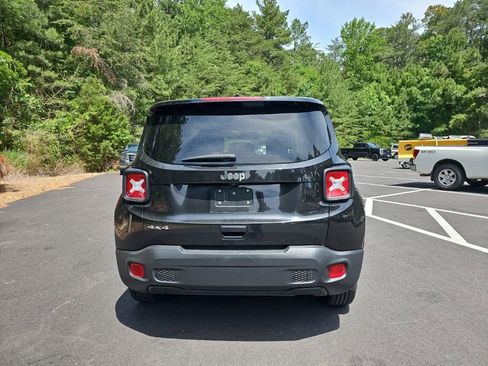 Used 2023 Jeep Renegade Latitude AWD/4WD image 6