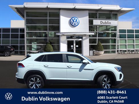 Used 2024 Volkswagen Atlas Cross Sport SE FWD image 3