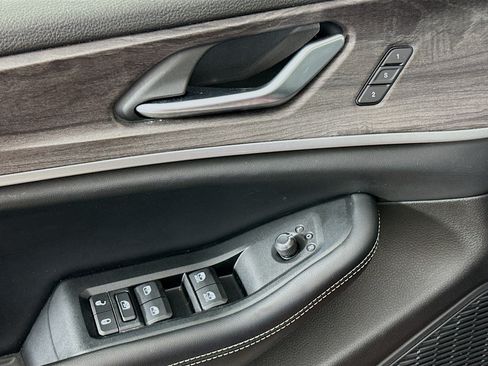 Used 2023 Jeep Grand Cherokee Limited AWD/4WD image 15