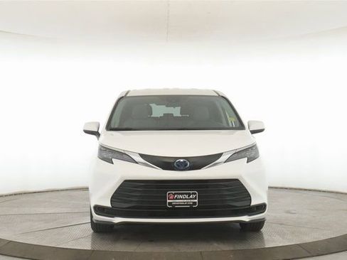 Used 2024 Toyota Sienna LE image 12