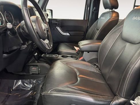 Used 2017 Jeep Wrangler Sahara w/ Connectivity Group AWD/4WD image 7