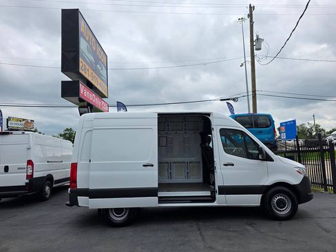 Used 2022 Mercedes-Benz Sprinter 2500 image 5
