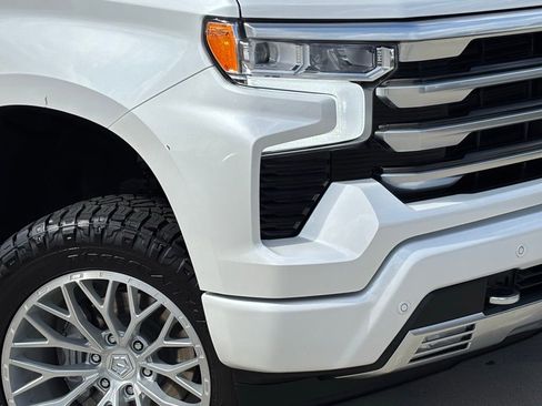 Used 2024 Chevrolet Silverado 1500 High Country image 11