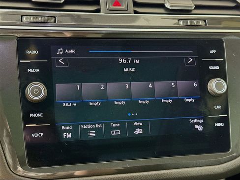 Used 2018 Volkswagen Tiguan SE w/ Panoramic Sunroof Package AWD/4WD image 7