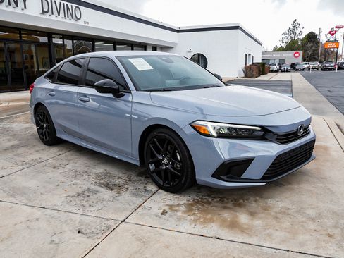 Used 2022 Honda Civic Sport image 2