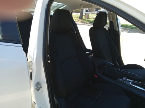 Used 2016 MAZDA MAZDA3 i Sport image 17