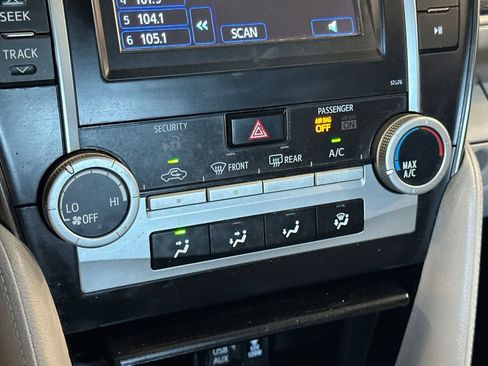 Used 2014 Toyota Camry LE FWD image 20