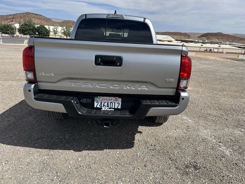 Used 2022 Toyota Tacoma SR5 AWD/4WD image 7