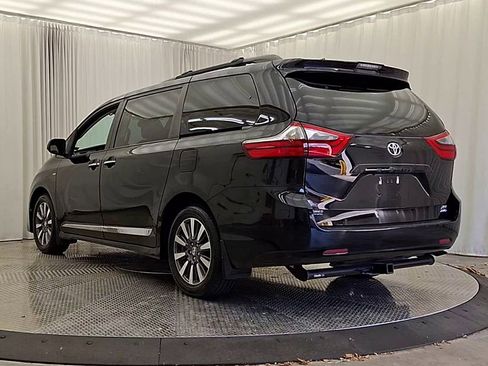 Certified 2020 Toyota Sienna XLE image 9