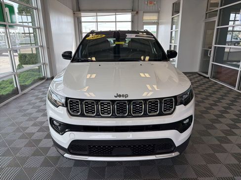 Used 2025 Jeep Compass Limited AWD/4WD image 2
