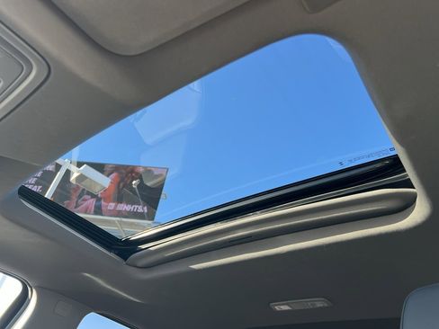 Used 2023 GMC Sierra 1500 SLT w/ SLT Premium Package image 32