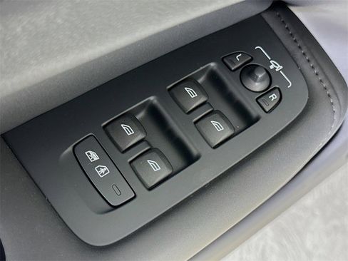 Certified 2026 Volvo XC60 B5 Plus w/ Climate Package PRO image 18