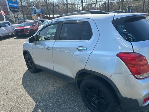 Used 2017 Chevrolet Trax LT w/ LT Convenience Package image 7
