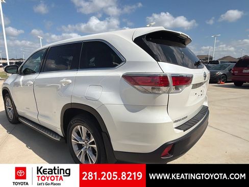 Used 2016 Toyota Highlander Plus FWD image 5