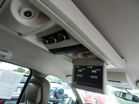 Used 2014 Chrysler Town & Country Touring image 16