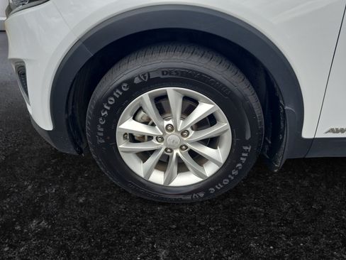 Used 2017 Kia Sorento AWD w/ LX Convenience Package image 9