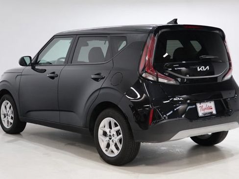Used 2025 Kia Soul LX w/ LX Technology Package FWD image 6