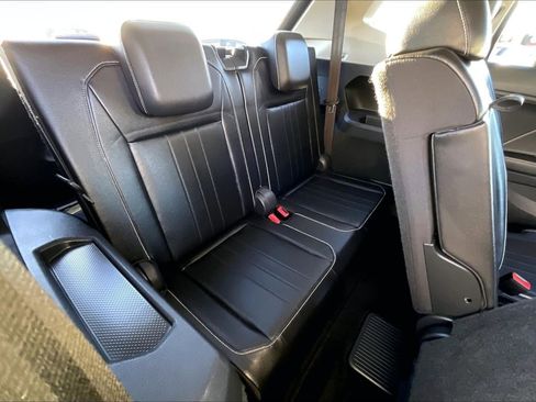 Used 2024 Volkswagen Tiguan SE image 25