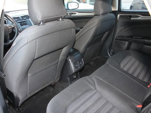 Used 2018 Ford Fusion SE FWD image 26