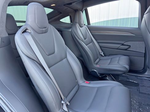 Used 2022 Tesla Model X image 41