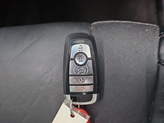 Used 2018 Ford Edge Titanium w/ Equipment Group 301A AWD/4WD image 28