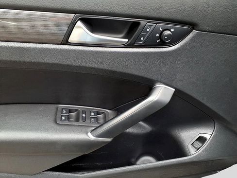 Certified 2021 Volkswagen Passat 2.0T R-Line image 14