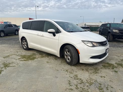 Used 2017 Chrysler Pacifica LX w/ Tire & Wheel Group image 3