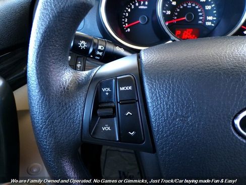 Used 2012 Kia Sorento LX w/ Third Row Pkg image 46