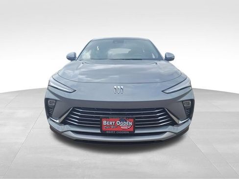 Used 2025 Buick Envista Preferred w/ Convenience II Package FWD image 2