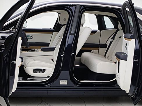 Used 2025 Rolls-Royce Ghost AWD/4WD image 5
