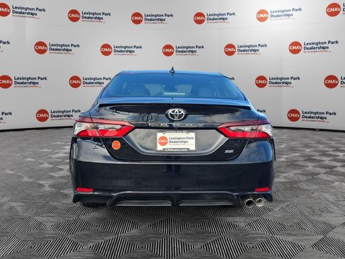Used 2022 Toyota Camry SE image 6