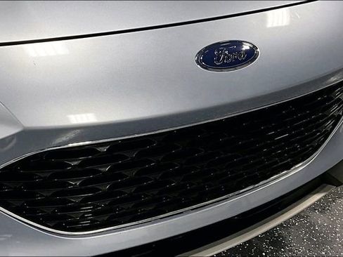 Used 2022 Ford Escape SE w/ Cold Weather Package image 29