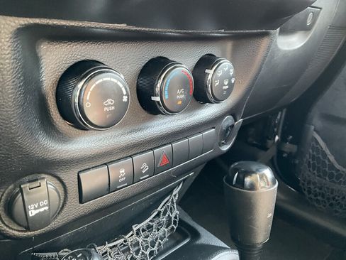 Used 2013 Jeep Wrangler Sport AWD/4WD image 20