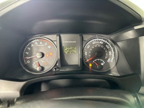 Used 2016 Toyota Tacoma SR5 image 16