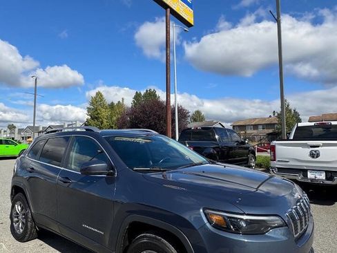 Used 2019 Jeep Cherokee Latitude Plus w/ Cold Weather Group image 3