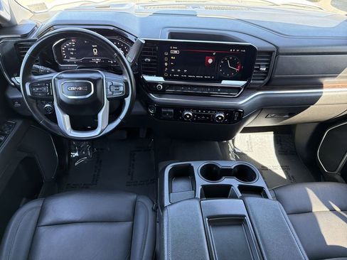 Used 2025 GMC Sierra 1500 SLT image 2